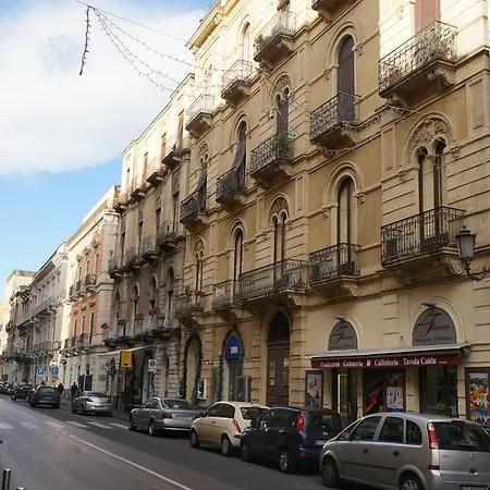 Uflat * קטאניה